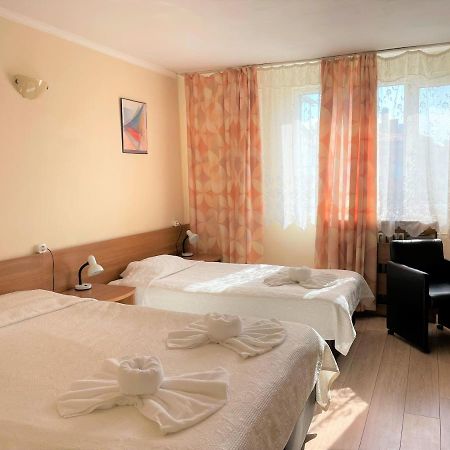 Family Hotel Central Burgas Exteriör bild