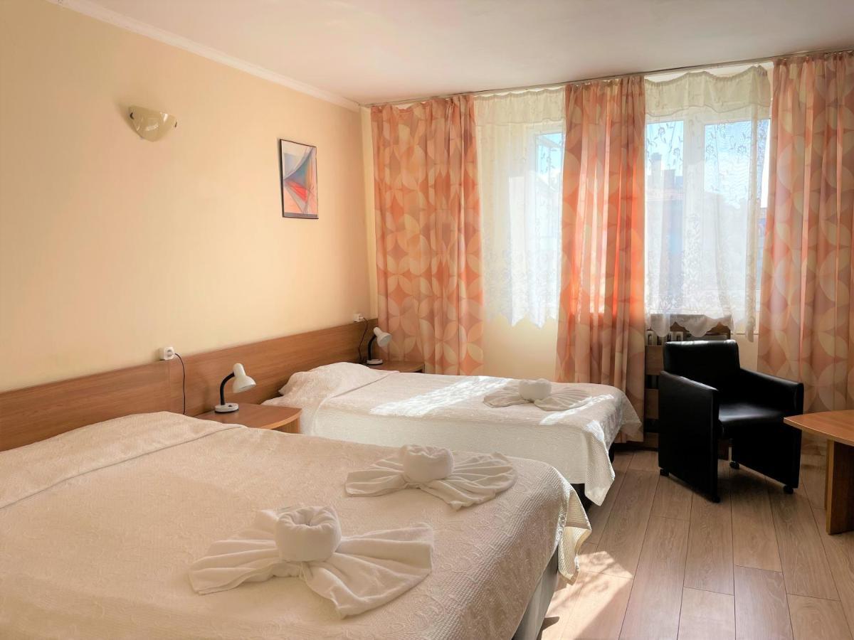 Family Hotel Central Burgas Exteriör bild