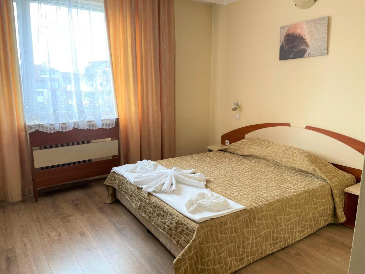 Family Hotel Central Burgas Exteriör bild