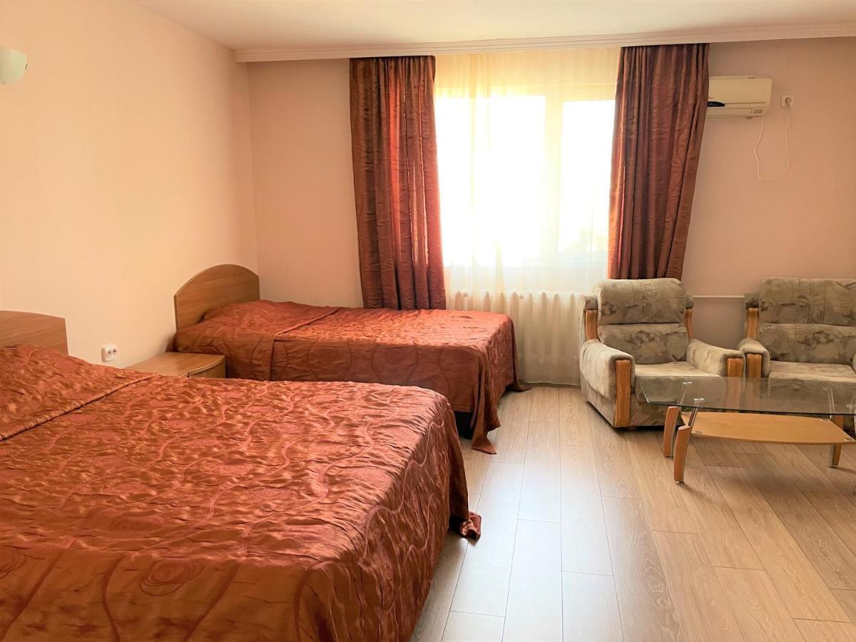 Family Hotel Central Burgas Exteriör bild