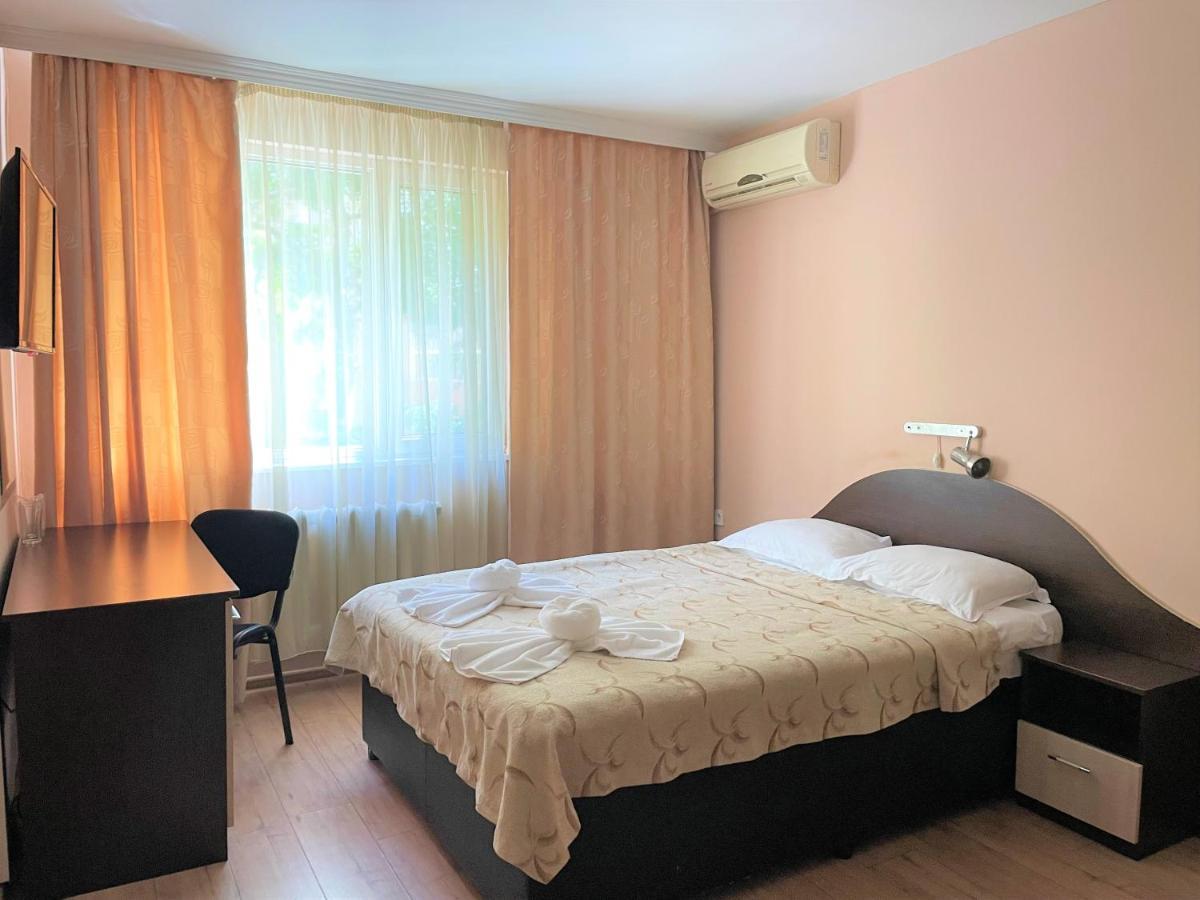 Family Hotel Central Burgas Exteriör bild