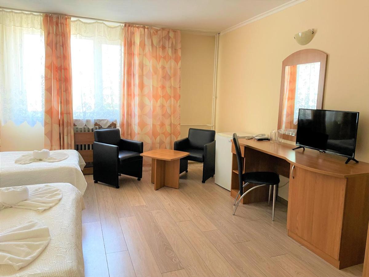 Family Hotel Central Burgas Exteriör bild