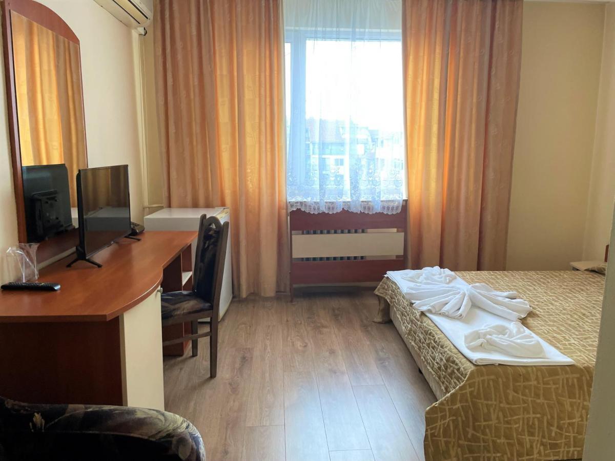 Family Hotel Central Burgas Exteriör bild