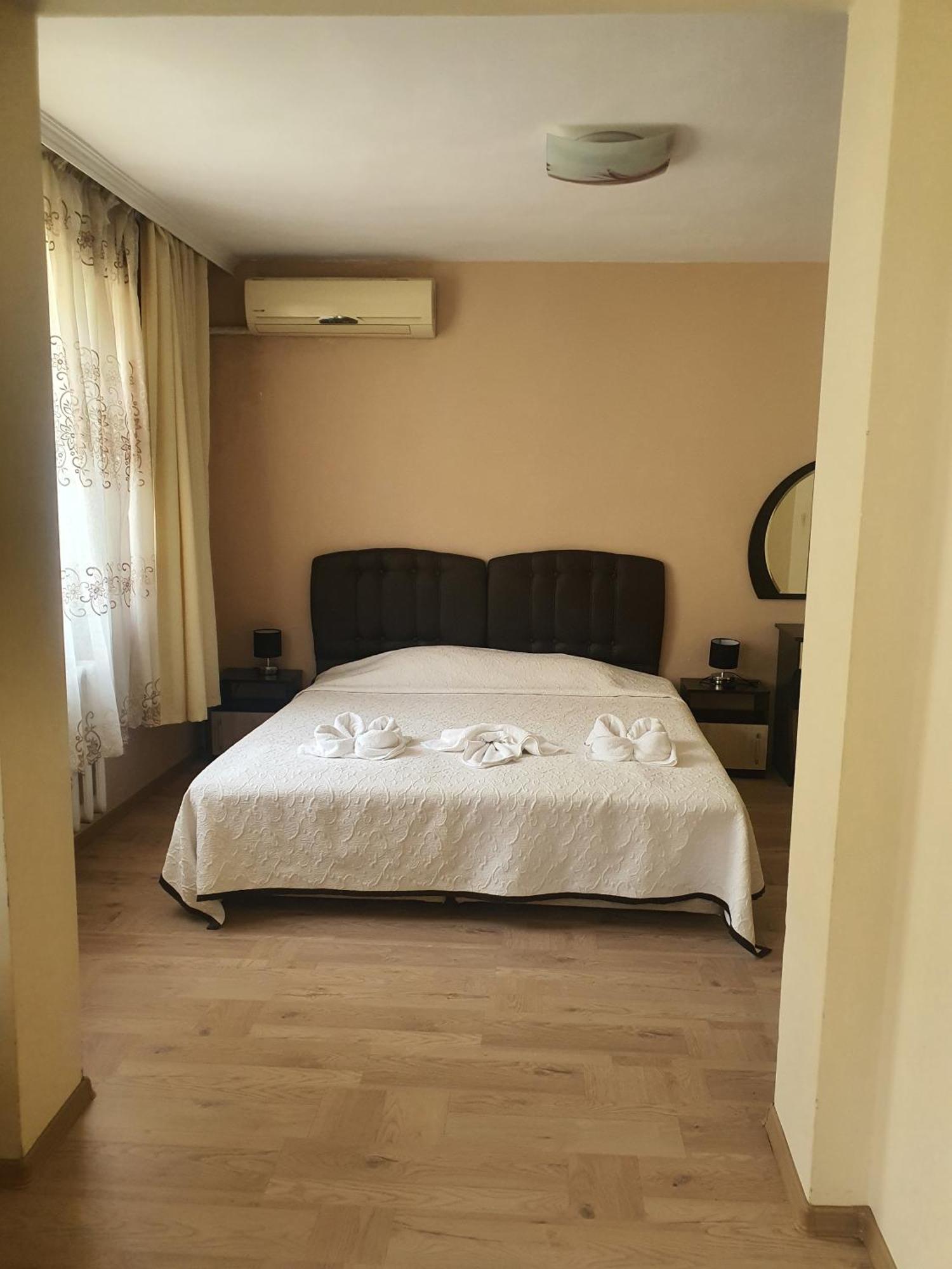 Family Hotel Central Burgas Exteriör bild