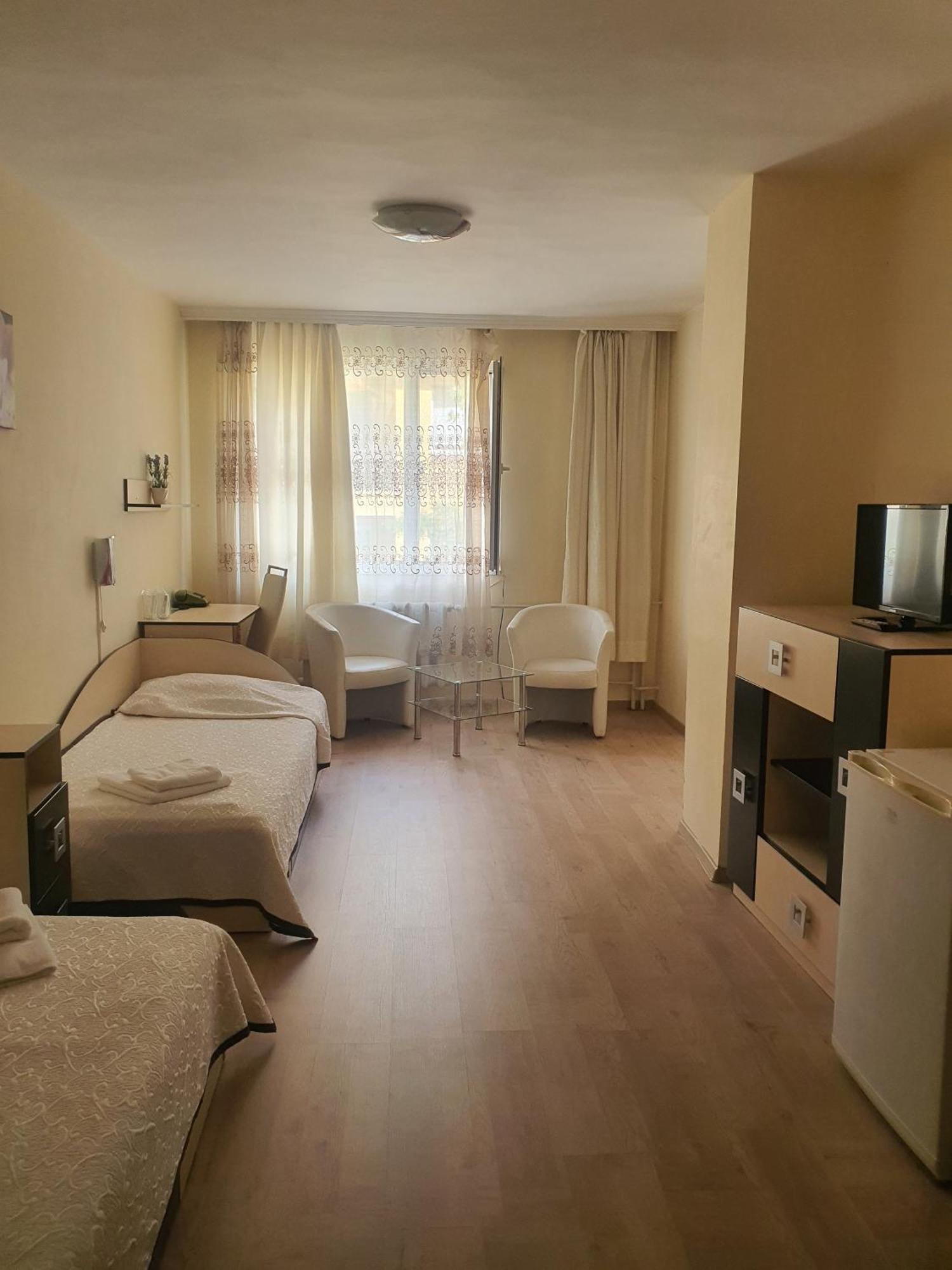 Family Hotel Central Burgas Exteriör bild