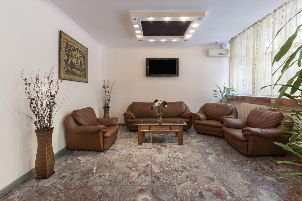 Family Hotel Central Burgas Exteriör bild